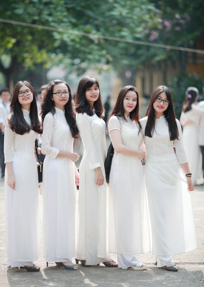 Nữ sinh Chu Văn An rạng rỡ ngày bế giảng