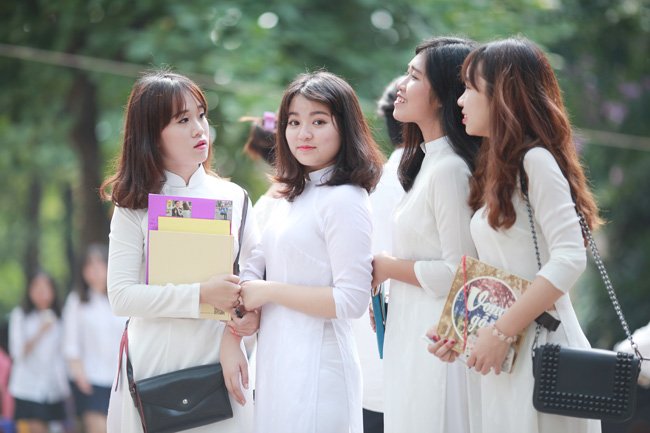 Nữ sinh Chu Văn An rạng rỡ ngày bế giảng