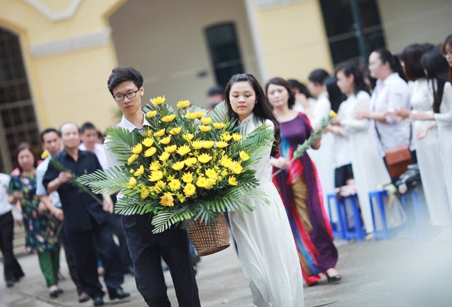 Nữ sinh Chu Văn An rạng rỡ ngày bế giảng