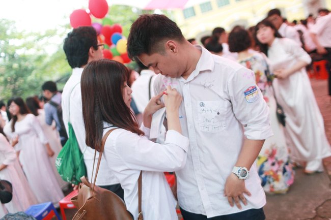 Nữ sinh Chu Văn An rạng rỡ ngày bế giảng